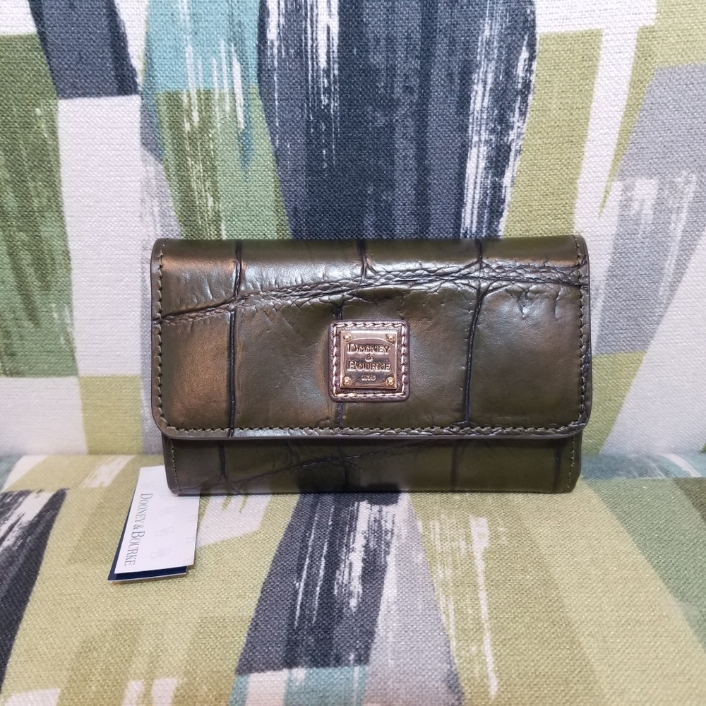 Dooney & Bourke Denison Flap Wallet In Olive Croco Effect Trifold Wallet LAST 1